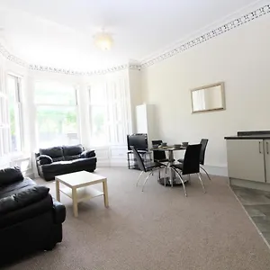 Two Bedroom Victorian With Free Parking Apartment